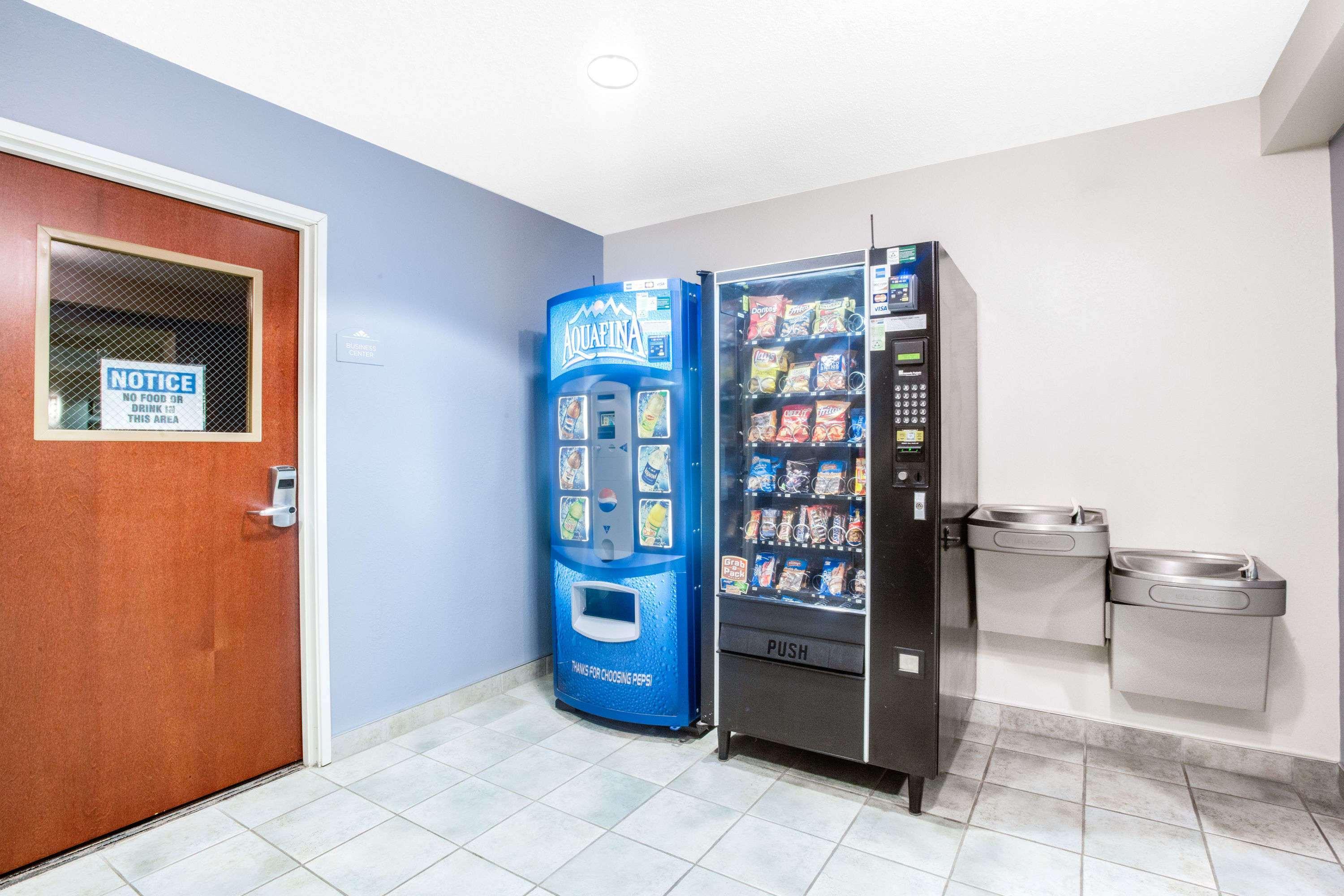 Microtel Inn & Suites Бат Экстерьер фото