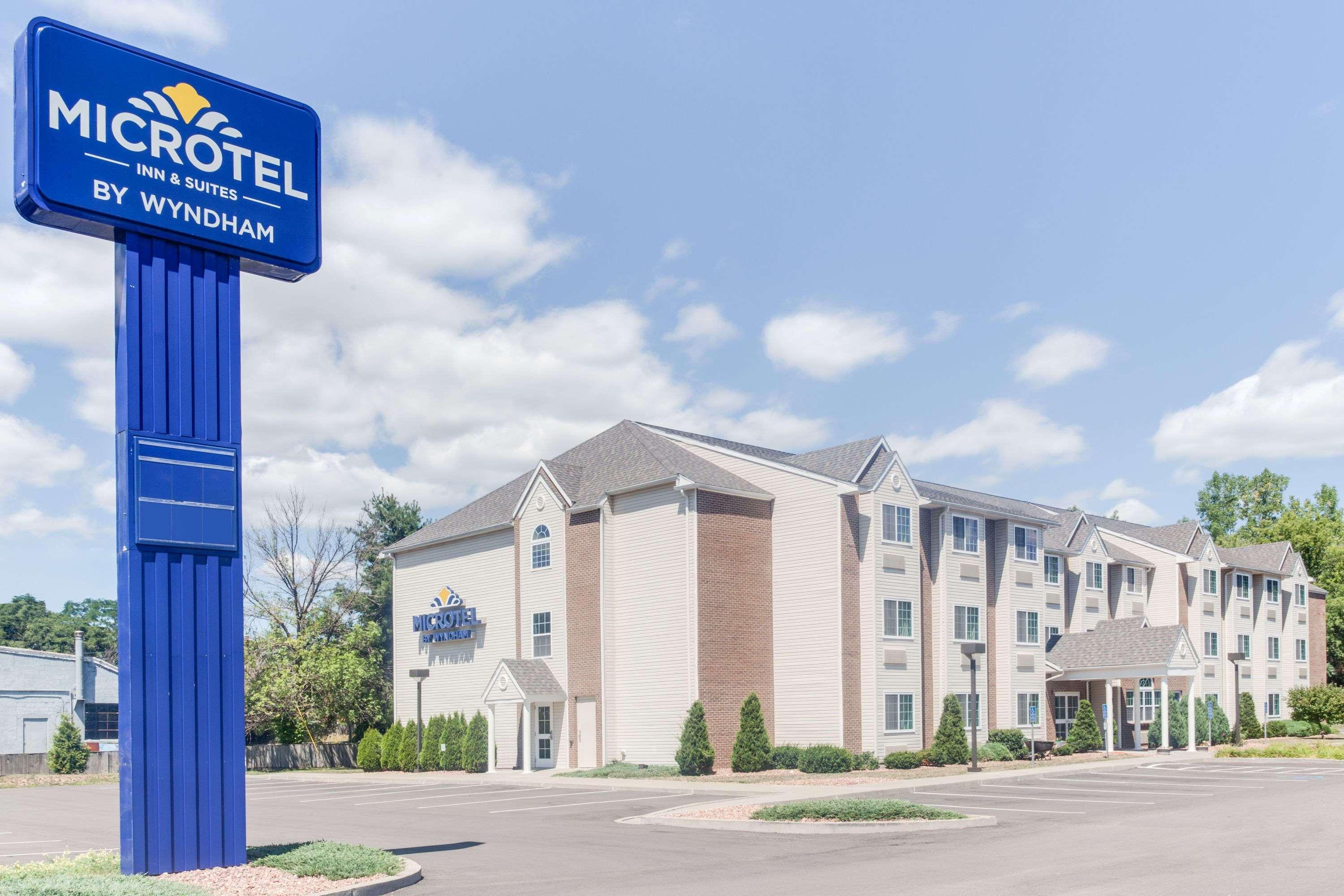 Microtel Inn & Suites Бат Экстерьер фото