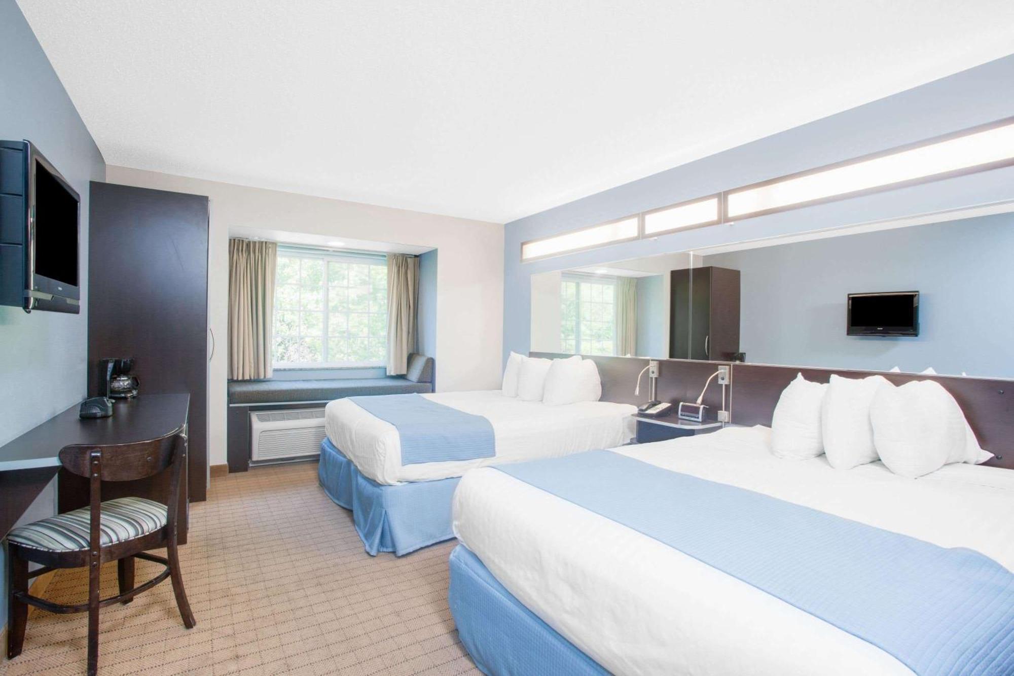 Microtel Inn & Suites Бат Экстерьер фото