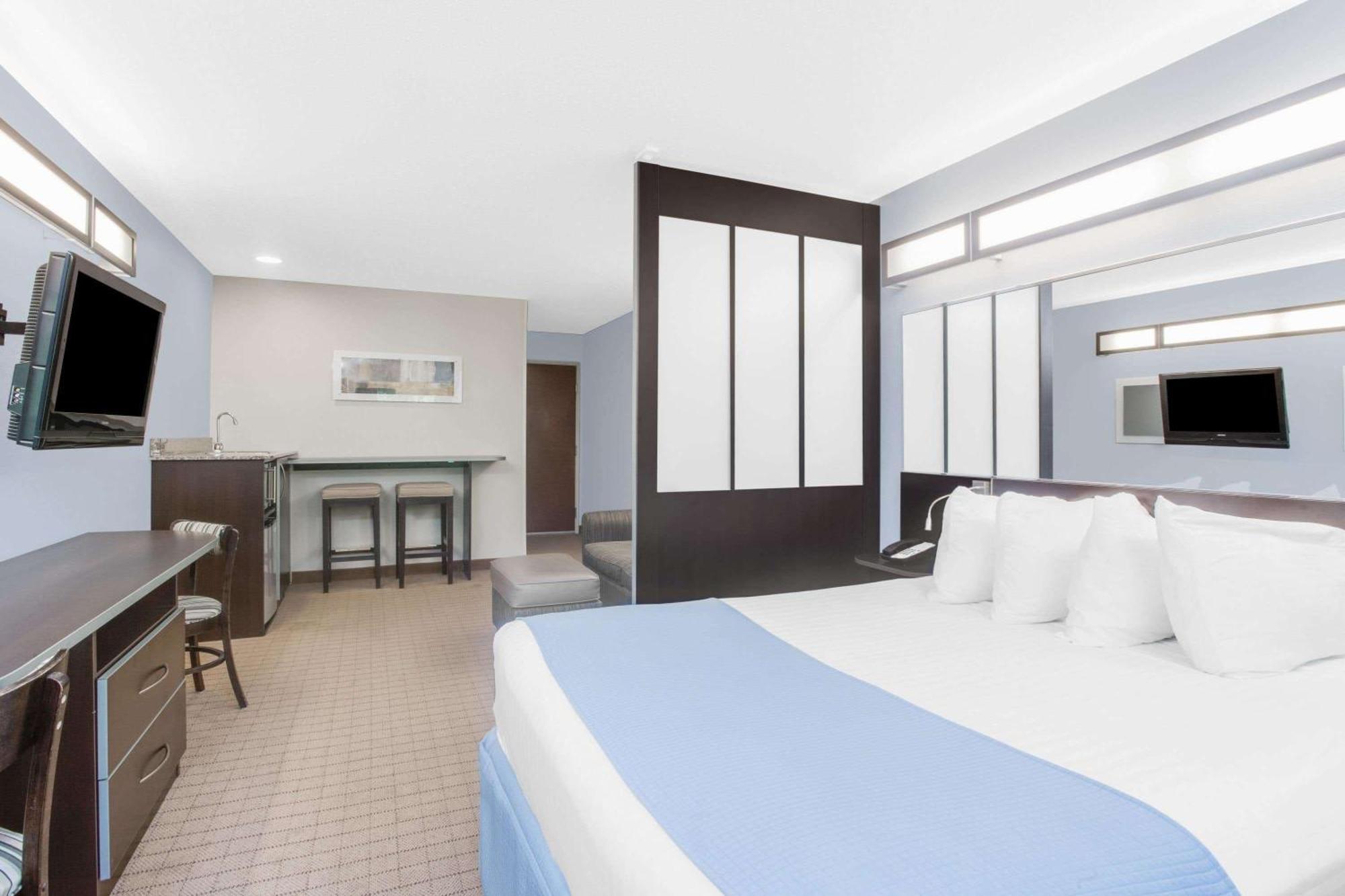 Microtel Inn & Suites Бат Экстерьер фото