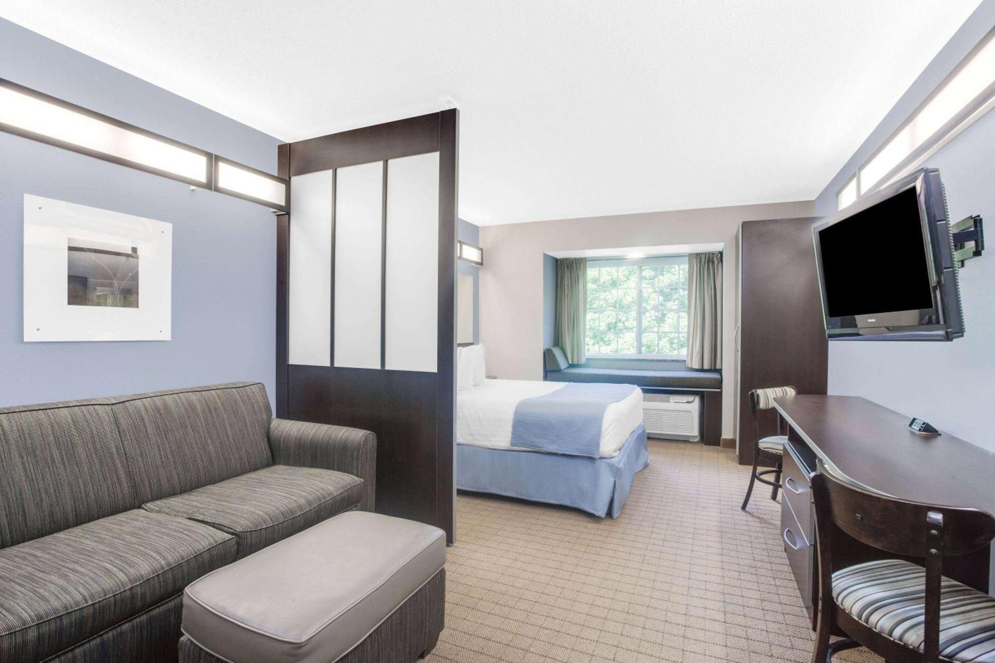 Microtel Inn & Suites Бат Экстерьер фото
