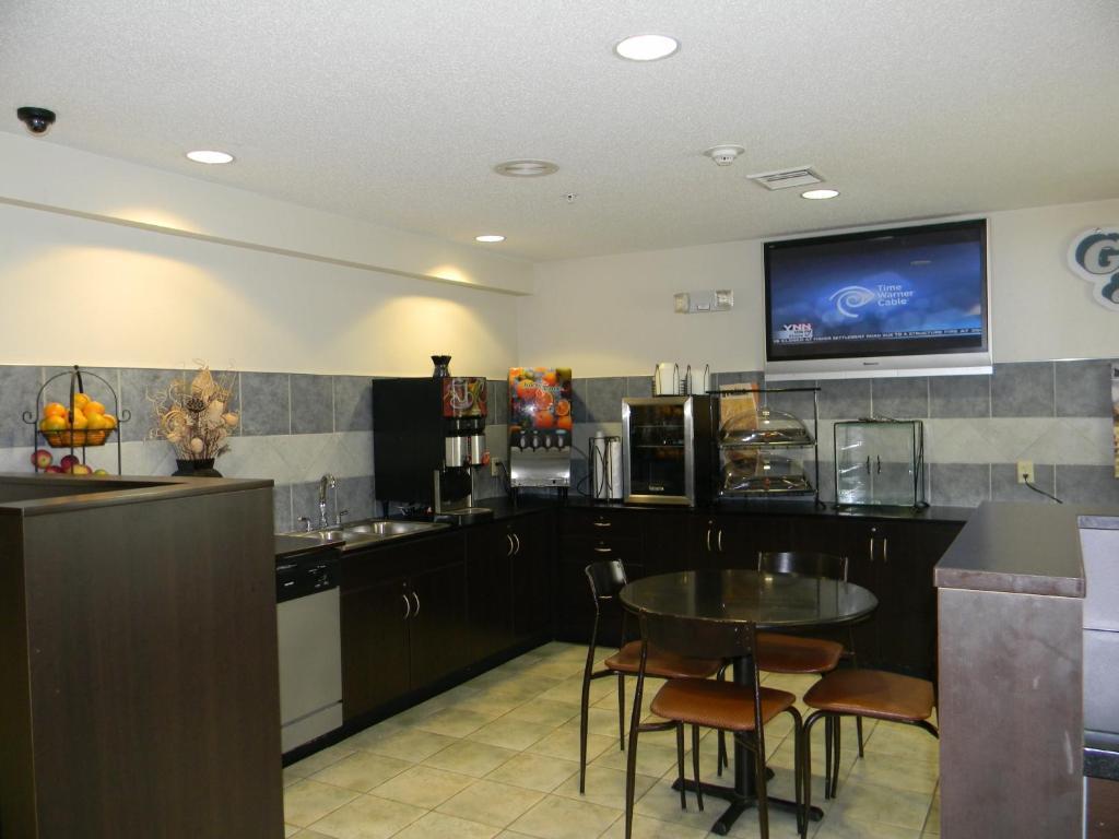 Microtel Inn & Suites Бат Экстерьер фото