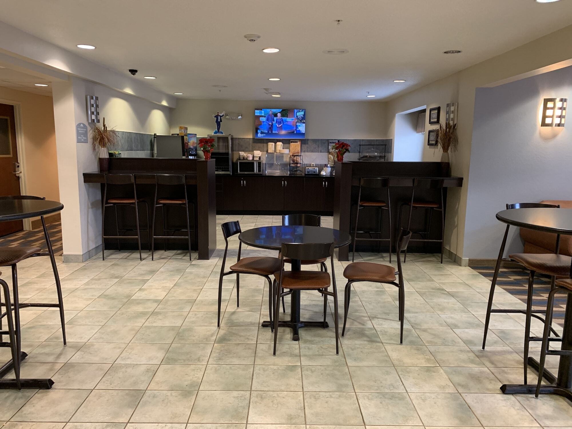 Microtel Inn & Suites Бат Экстерьер фото